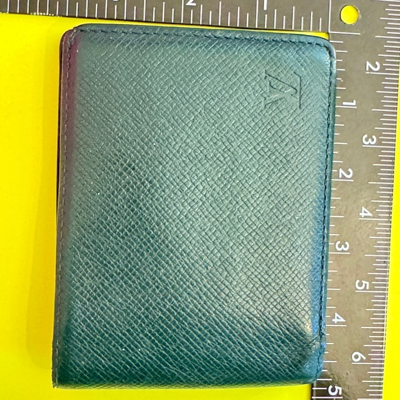 Louis Vuitton Green Taiga Wallet - Picture 15 of 16